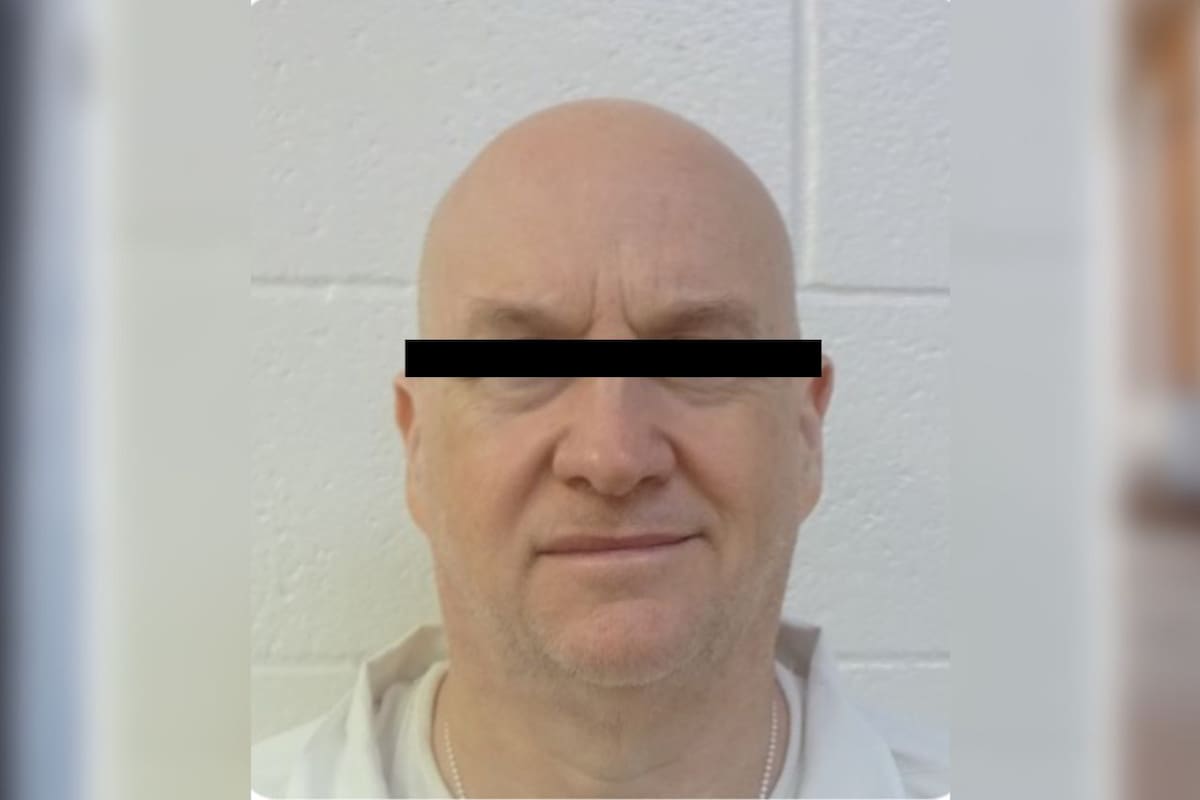 Exjefe policial condenado por asesinato y violación se fuga de prisión en Arkansas