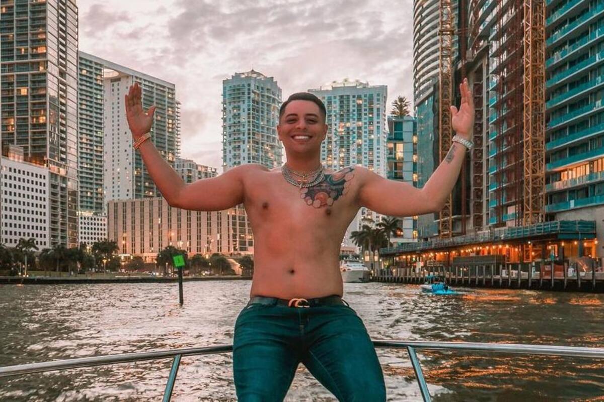 Eduin Caz presume resultados de su reto fit