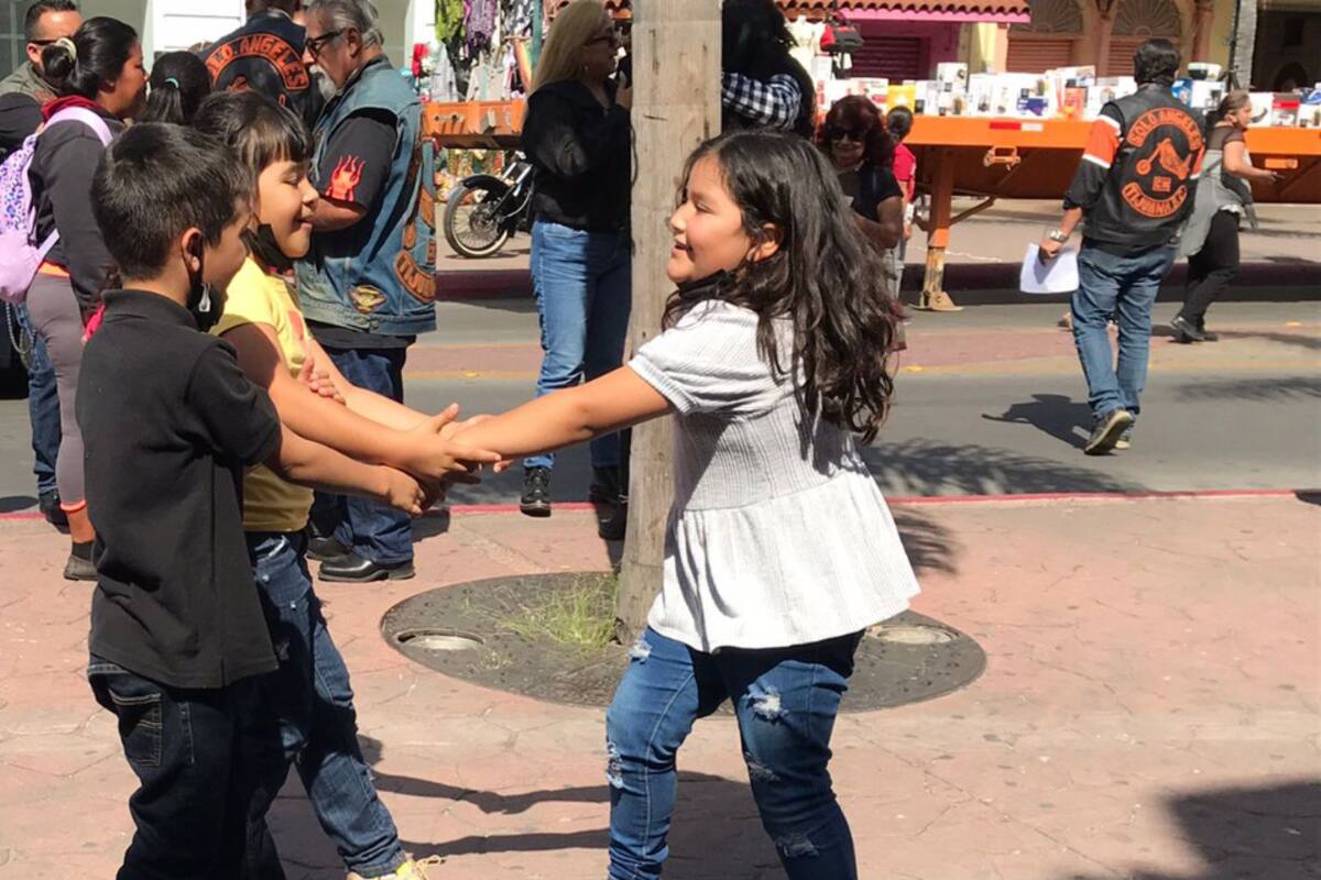 Motociclistas regalan zapatos a niños de Tijuana