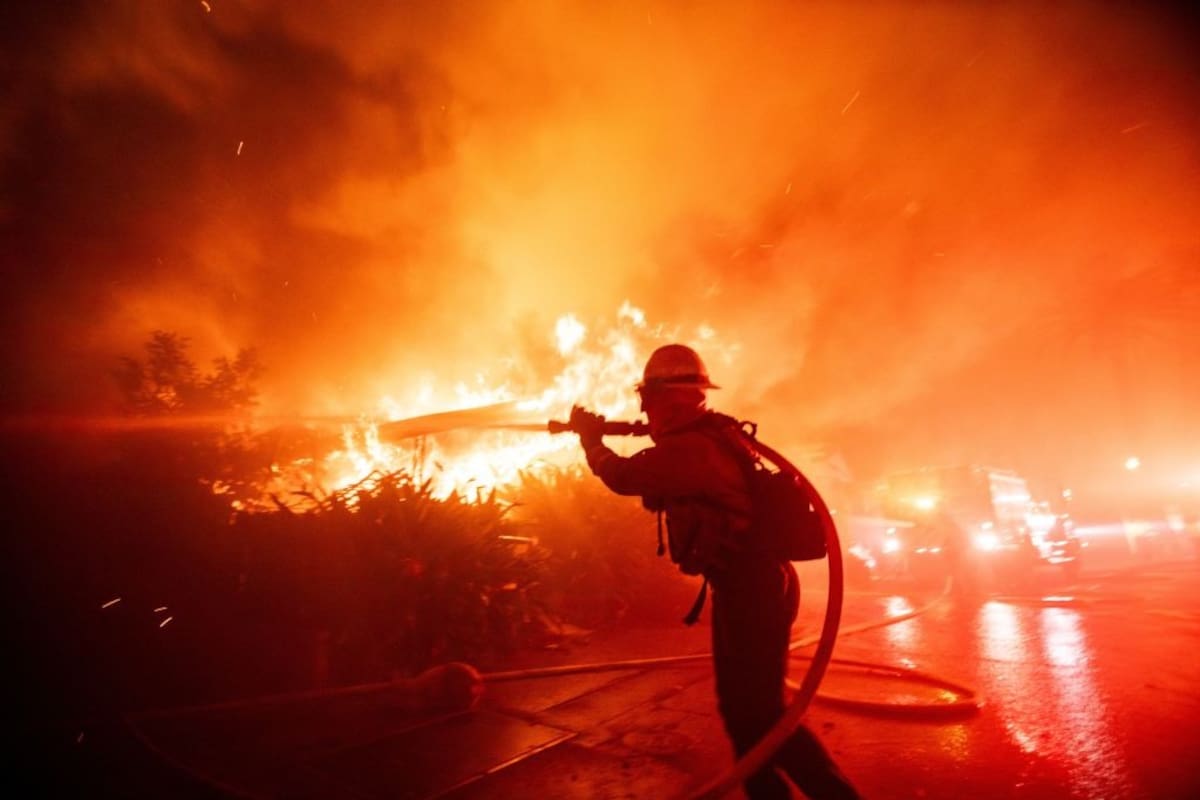 Bomberos reportan escasez de agua. | Crédito: REUTERS