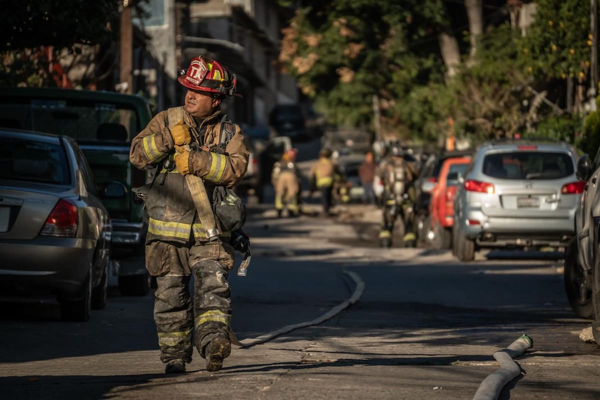 Un incendio de gran intensidad destruyó dos casas en Llamas Amaya; no hubo personas lesionadas. Foto: Border Zoom