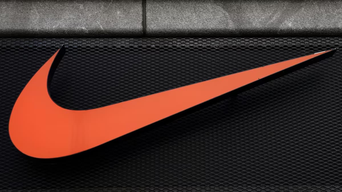 Nike investiga defectos en uniformes oficiales tras detectar problemas durante partidos internacionales recientes. /Reuters