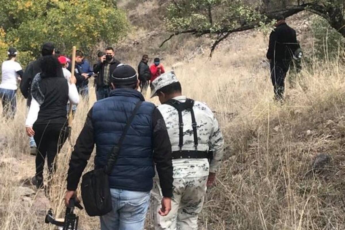 Hallan cuerpo de una mujer y restos óseos de otra persona en fosas clandestinas