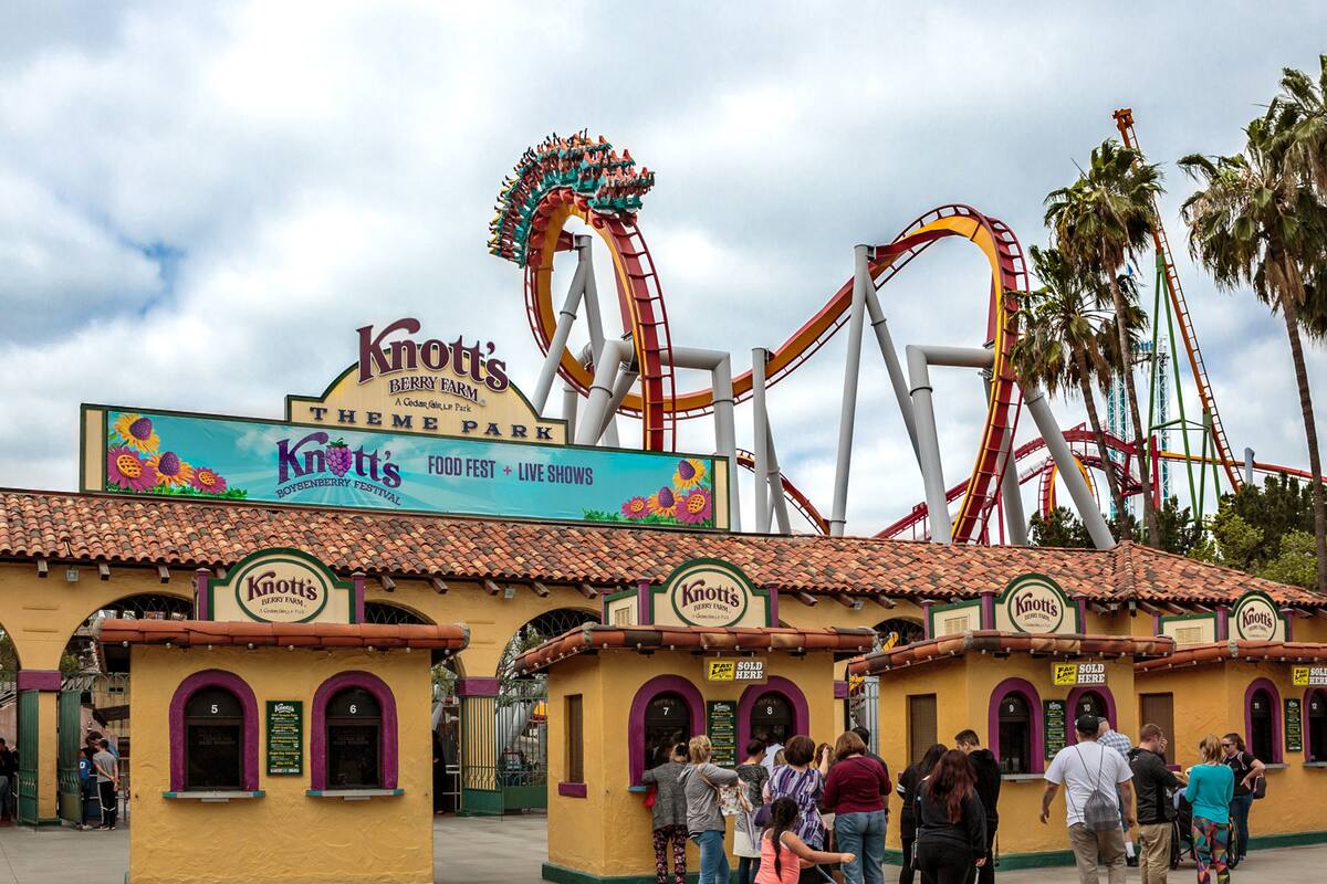El “Boysenberry Festival” se celebra a lo largo de este parque temático que cuenta con múltiples atracciones para todas las edades como GhostRider, HangTime, Jaguar, La Revolución, y más.