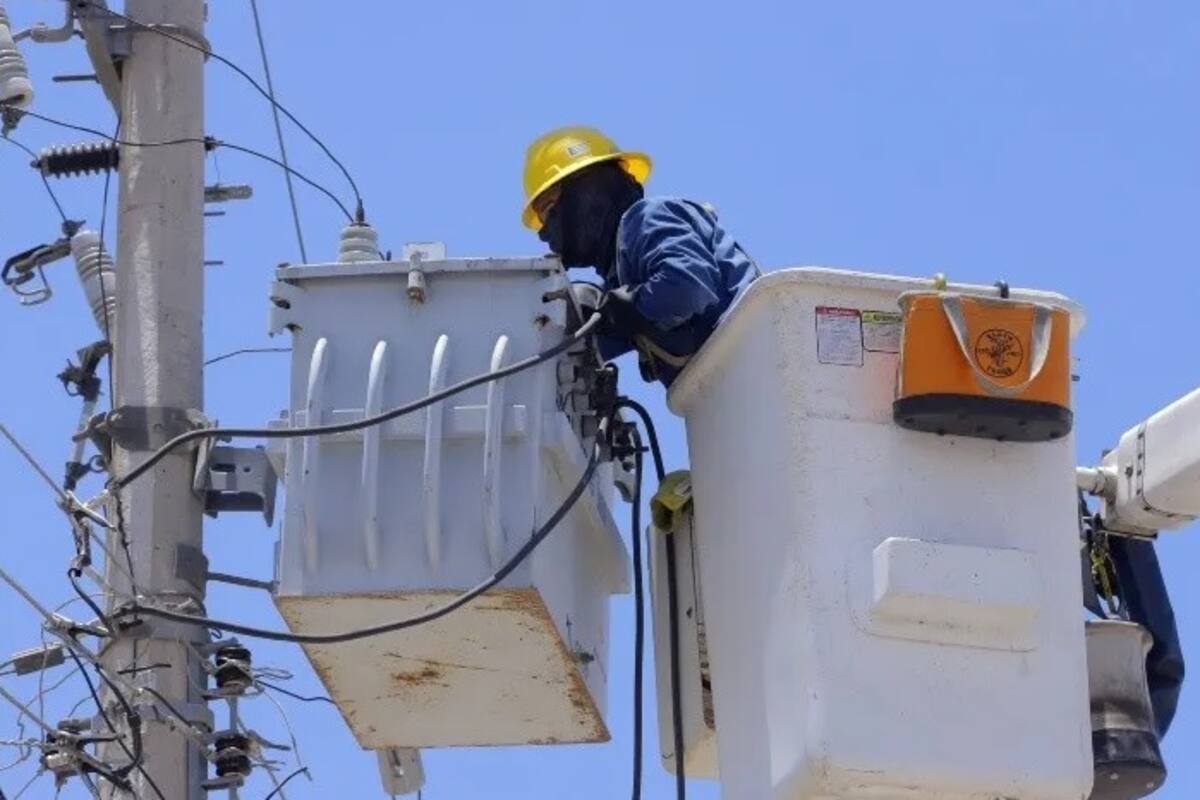 Restablece CFE servicio de energía eléctrica tras fallas por lluvias en Sonora