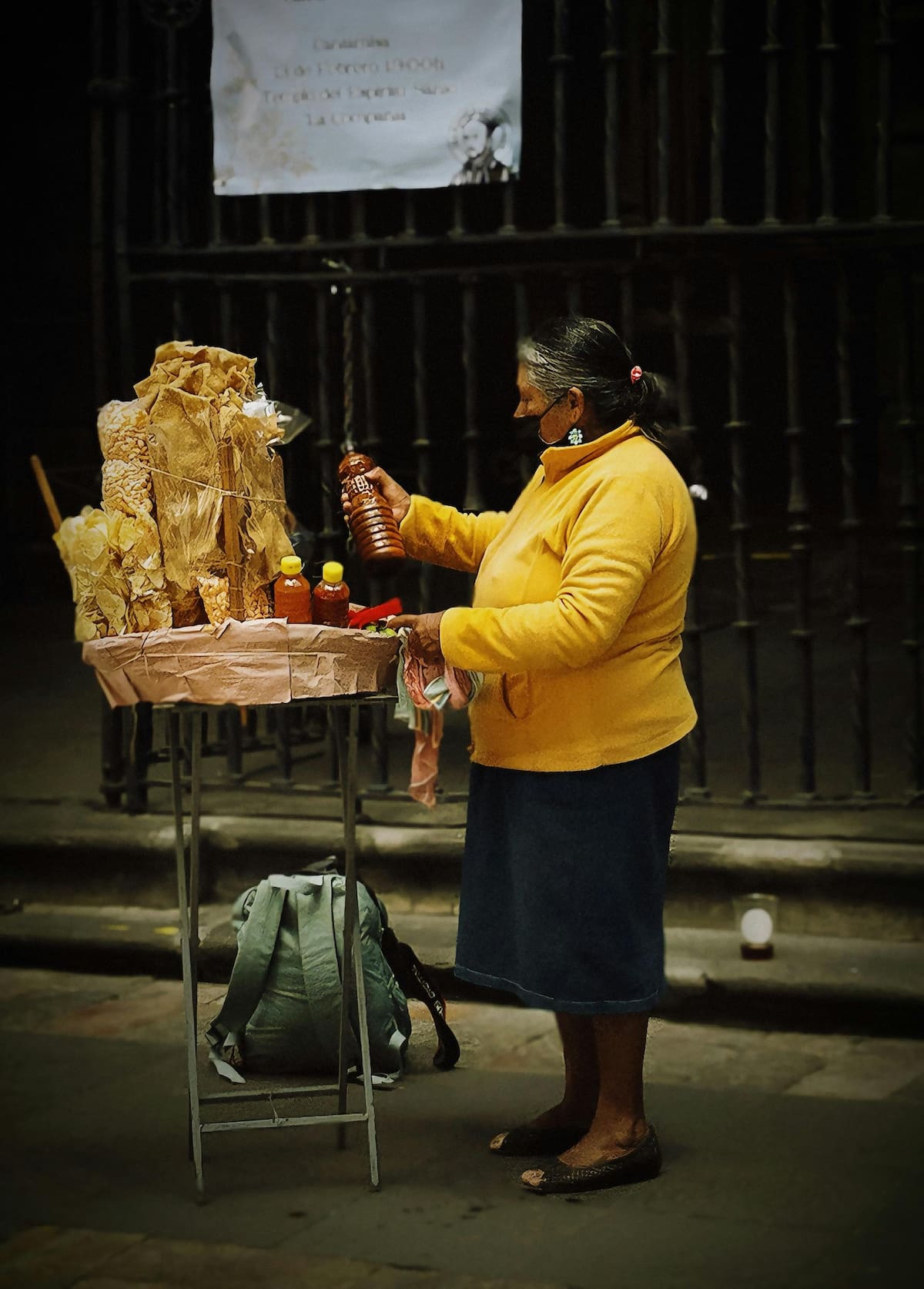 La venta de chicharrones de harina con salsa, muy típico en las calles de la Ciudad de México. (Foto: Pexels - Sedna Fajardo)