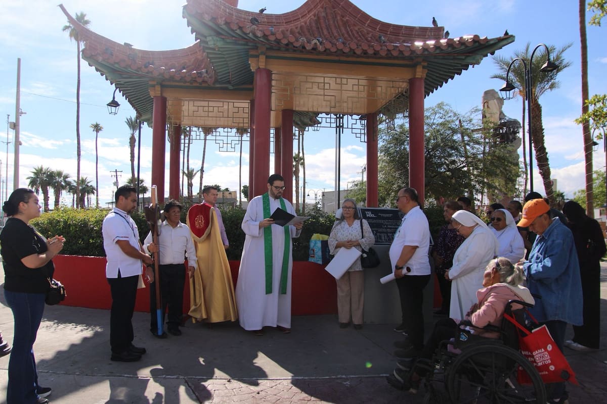 Realizan procesión desde el pagoda chino para orar por los enfermos