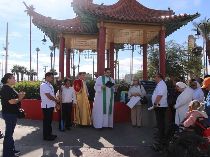 Realizan procesión desde el pagoda chino para orar por los enfermos