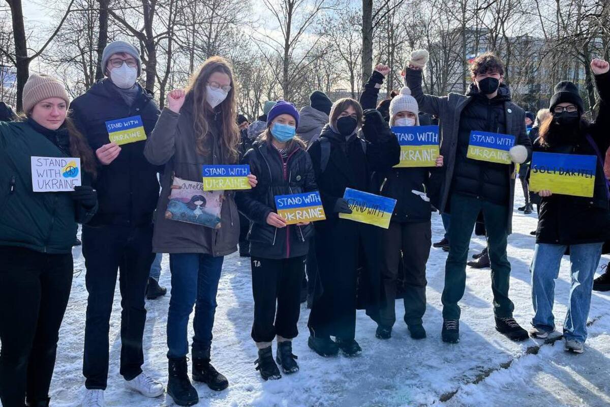 Guerra en Ucrania: Greta Thunberg protesta contra los ataques frente a embajada rusa en Estocolmo