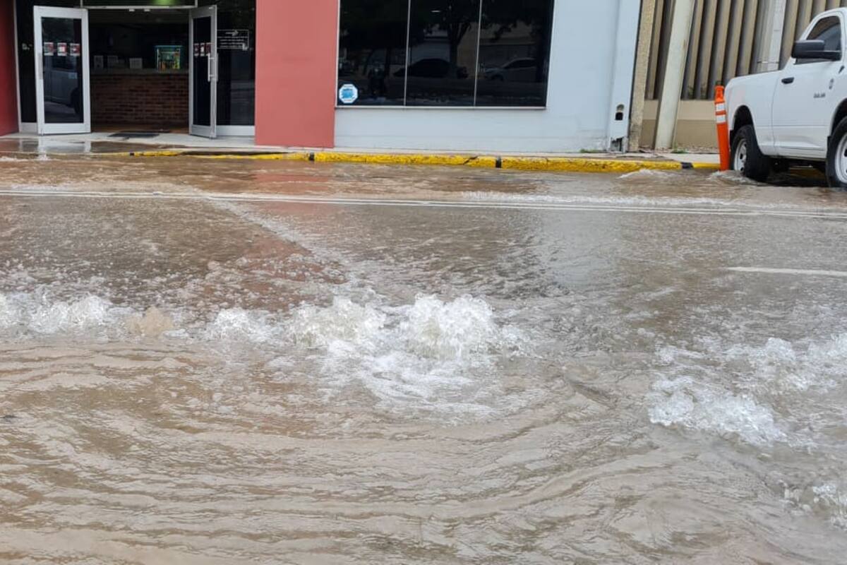 VIDEO: Fuga de agua deja sin servicio al menos seis colonias de la ciudad