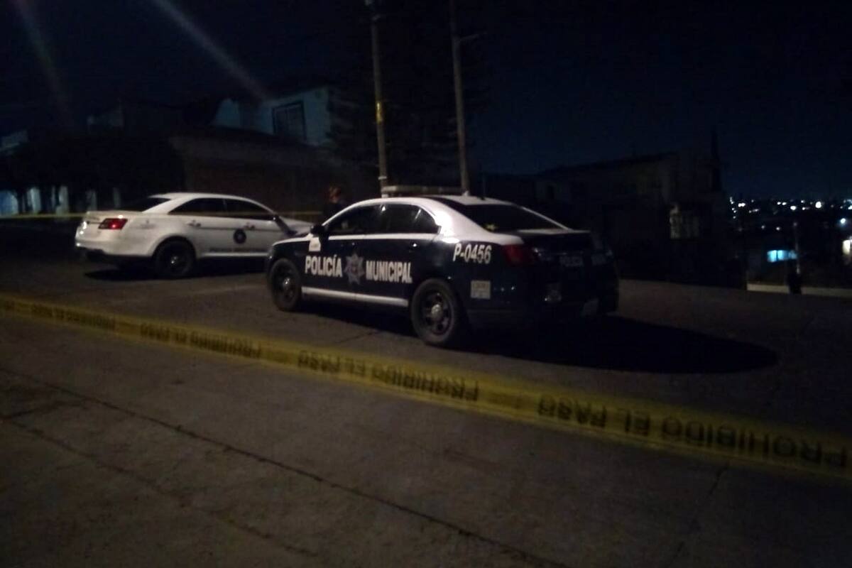 Encuentran restos humanos dentro de vehículo calcinado en Tijuana