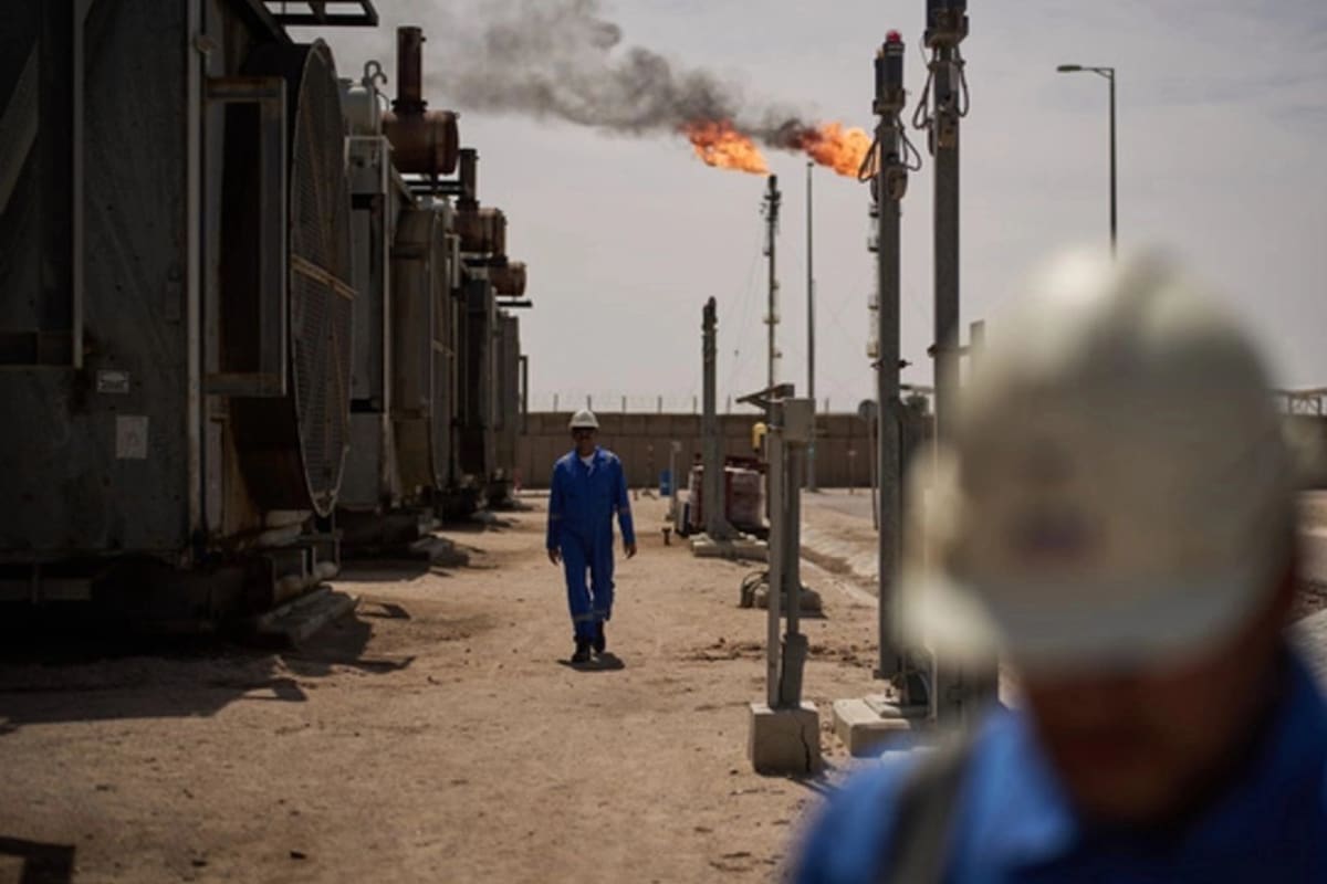 El precio del petróleo se dispara más de 10% tras amenazas y ataques entre Estados Unidos e Irán y desata temor global por una crisis energética que podría elevar la inflación, encarecer combustibles y afectar la economía mundial en los próximos días