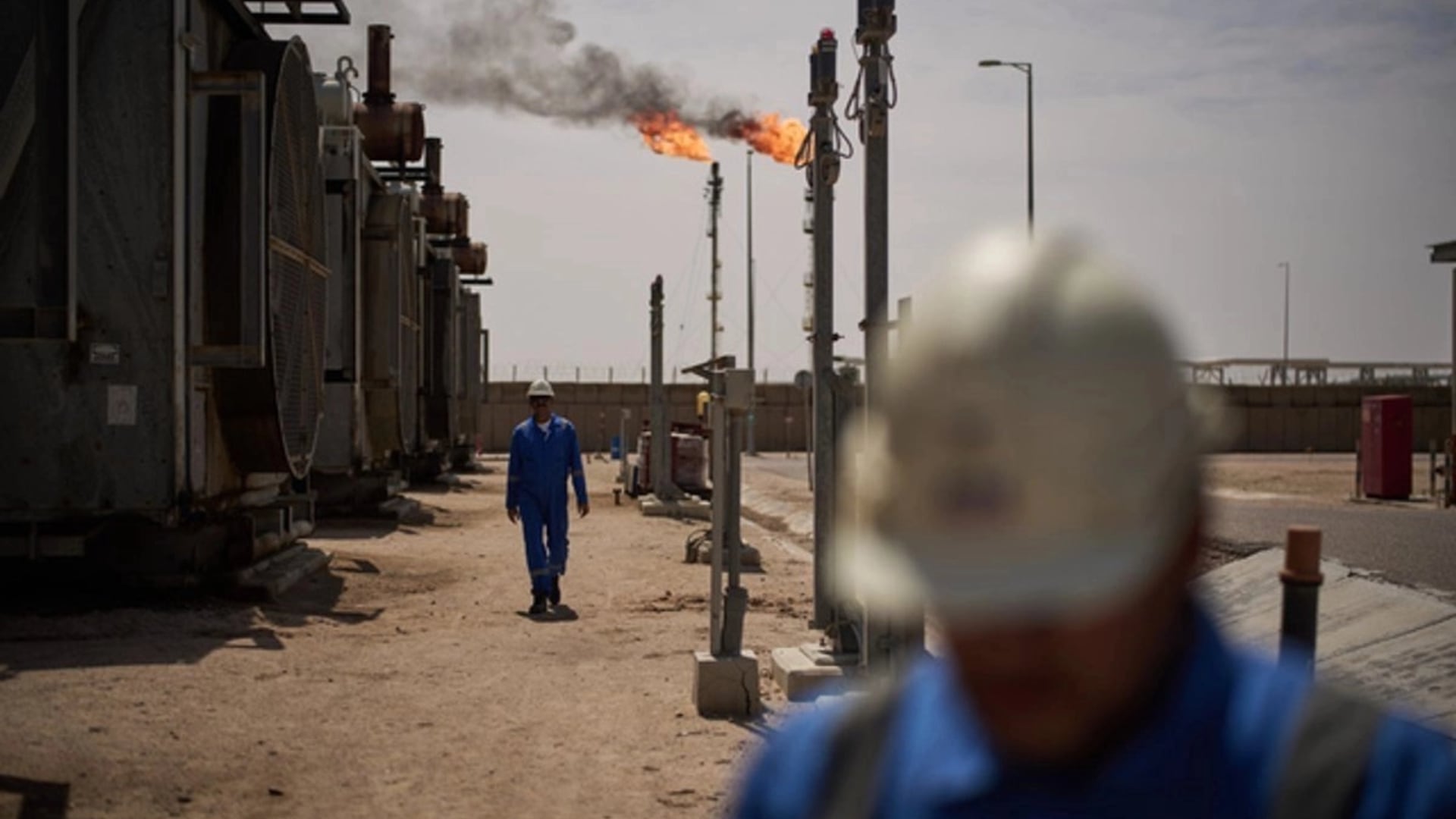 Hacienda elevó a 77.3 dólares por barril el precio estimado del crudo mexicano tras ajustes por el conflicto en Medio Oriente. /AP