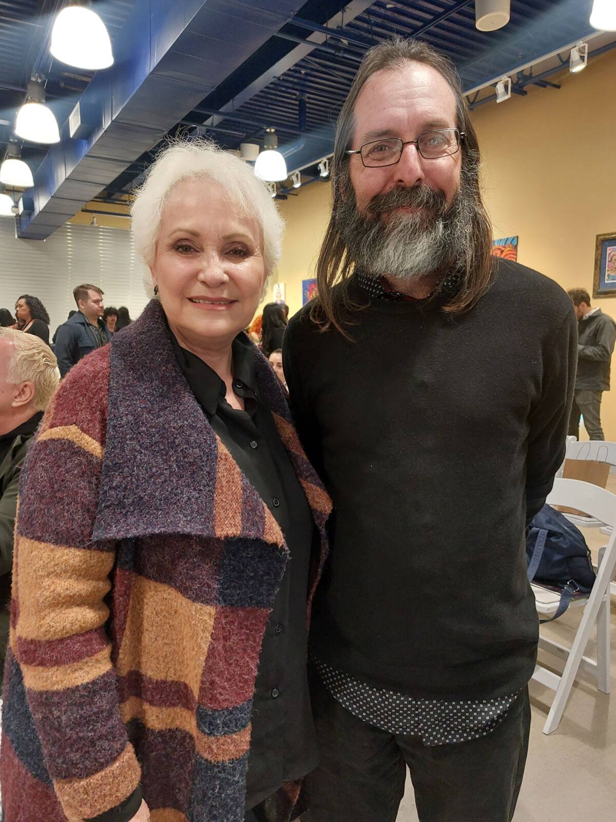 La actriz Adriana Barraza y el director del Festival de Cine Latino de San Diego, Ethan Van Thillo.