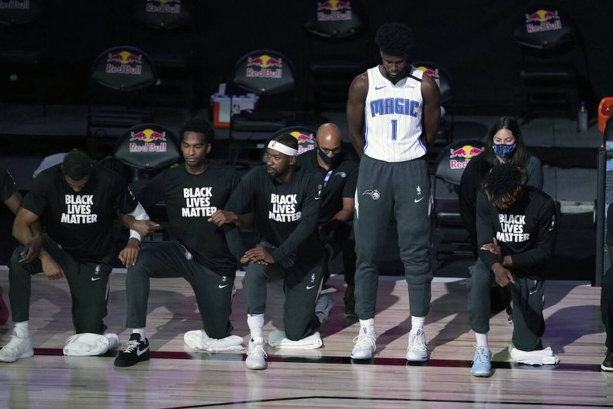 Jugador del Magic de Orlando no se arrodilla durante el himno