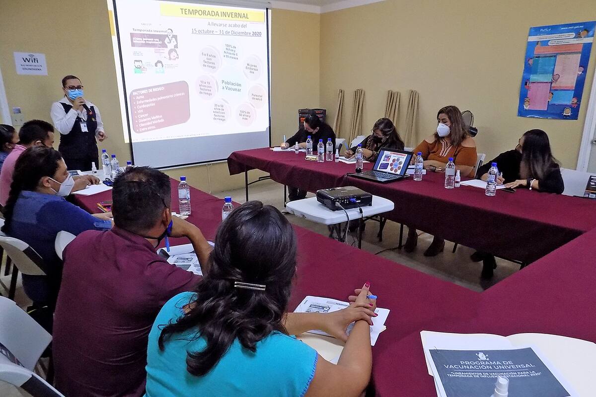 Exponen a docentes lineamientos de salud para el entorno escolar