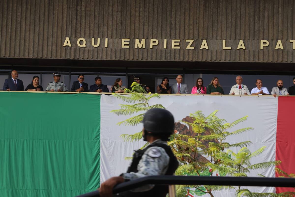Desfilan más de mil personas por la Independencia