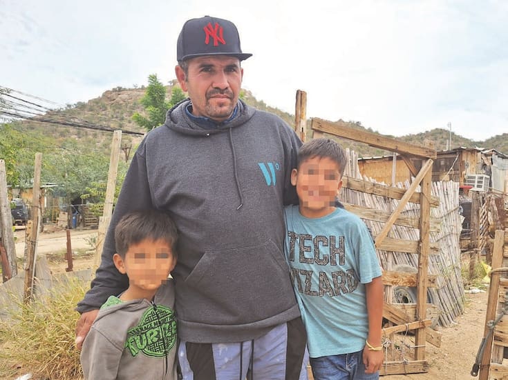 Papá soltero espera un milagro de Navidad: Necesita apoyo para sacar adelante a sus 4 pequeños y darles una bonita Navidad