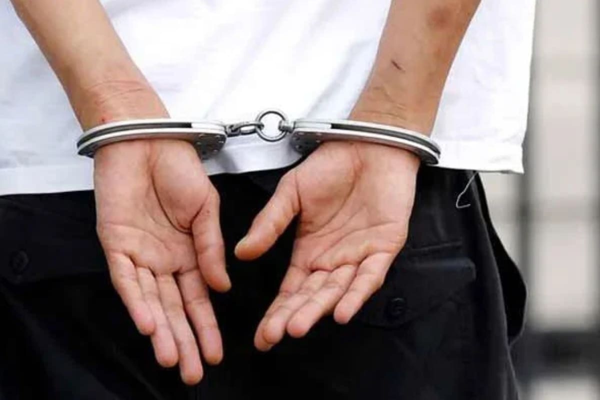 Pareja vegetariana enfrenta juicio por asesinato tras muerte de su hija de tres años; la niña se alimentaba solo de yogur, mantequilla y lentejas, según acusación