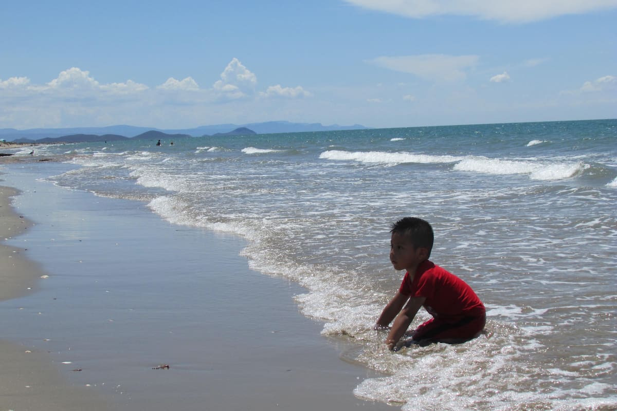 Presume Empalme sus playas vírgenes color azul turquesa