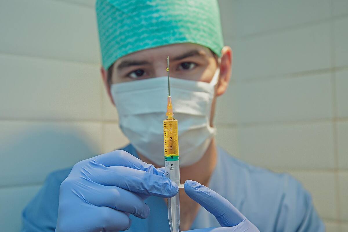 "Sentí impotencia mientras se reían": lanzan huevos a enfermero del IMSS en Yucatán