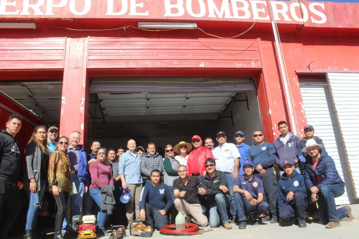 Donan "quijadas de la vida" a Bomberos