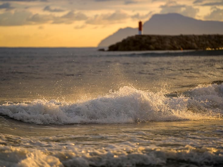¿Se pueden esparcir cenizas en el mar en México?