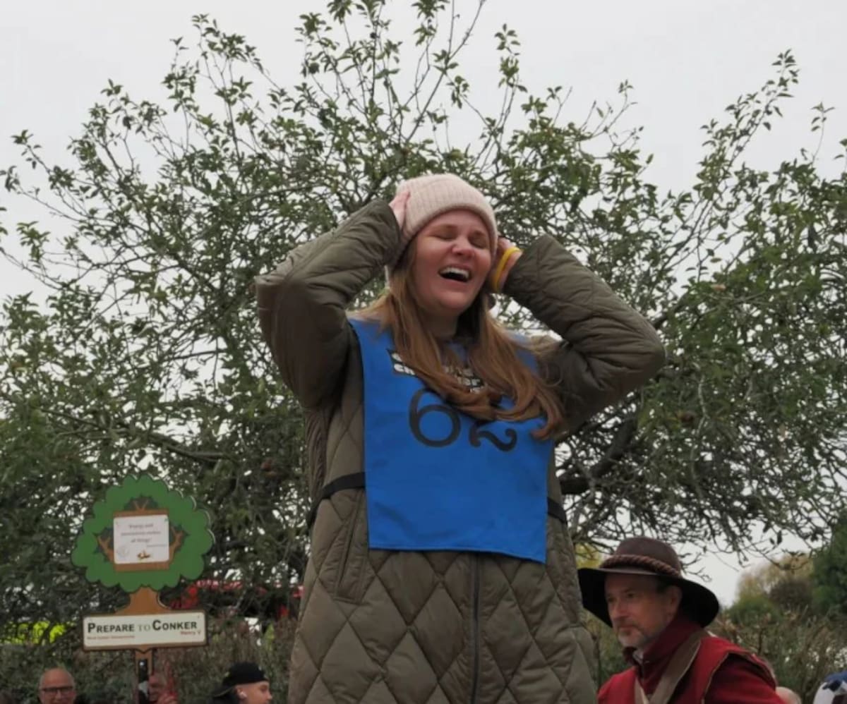 Kelci Banschbach se queda en estado de incredulidad tras ganar la final femenina. / David Hodson