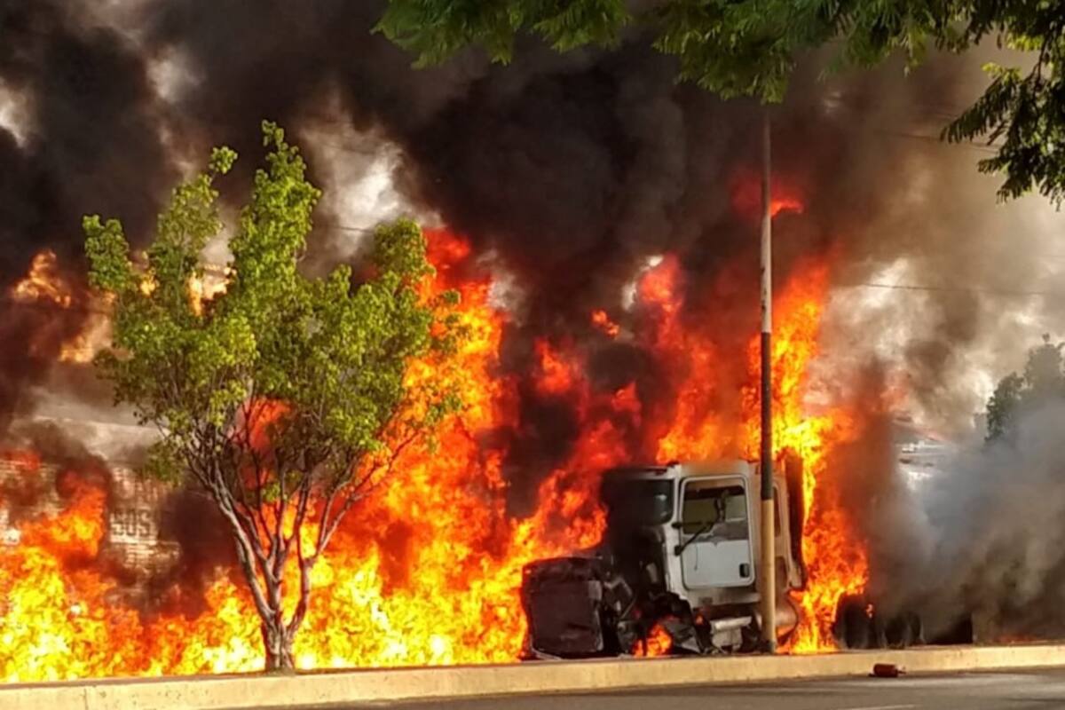 Tráiler se queda sin frenos y mata al menos 5 personas en Morelos