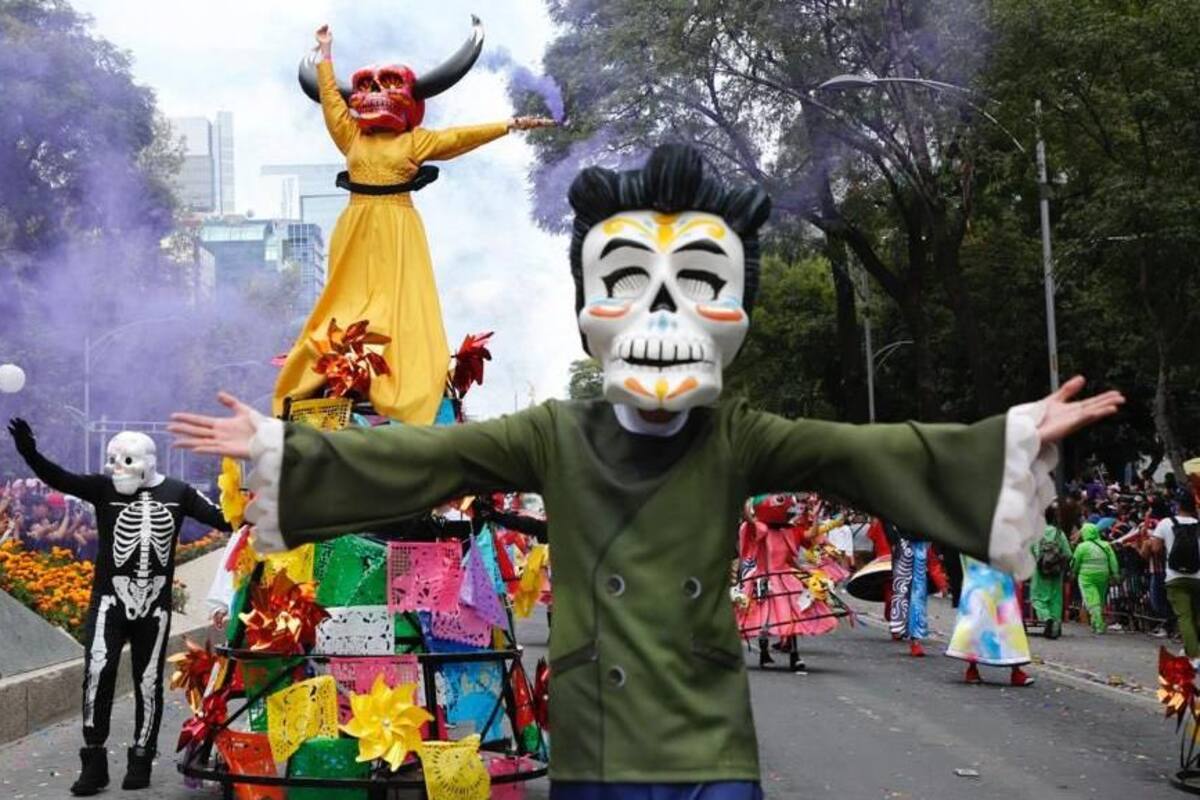 Desfile del día de muertos: ¿Han influido "James Bond" y "Coco" en festejos del día de muertos?