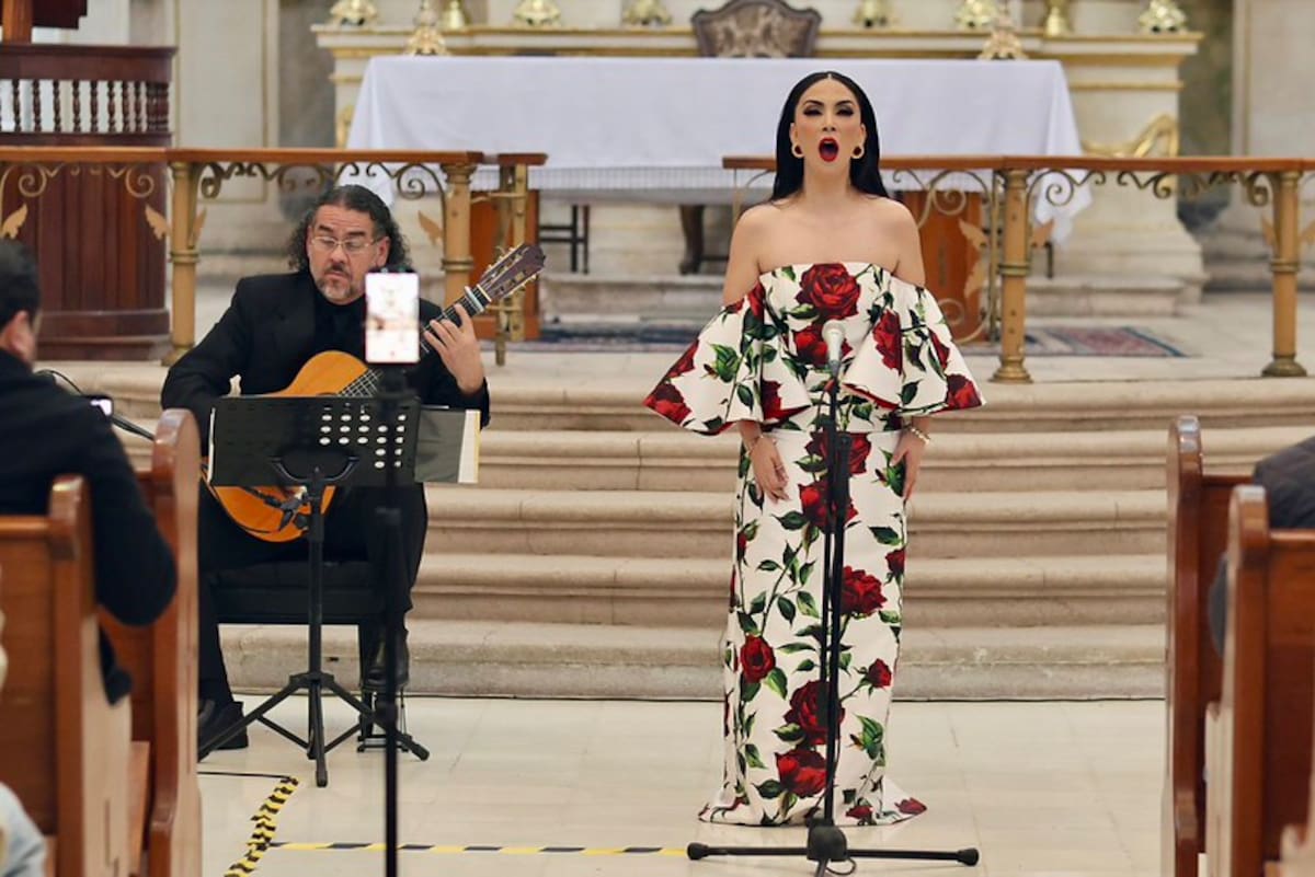 La soprano sonorense Ariadne Montijo se presentó en el Templo de la purísima concepción de Álamos. FOTO: CORTESÍA ISC