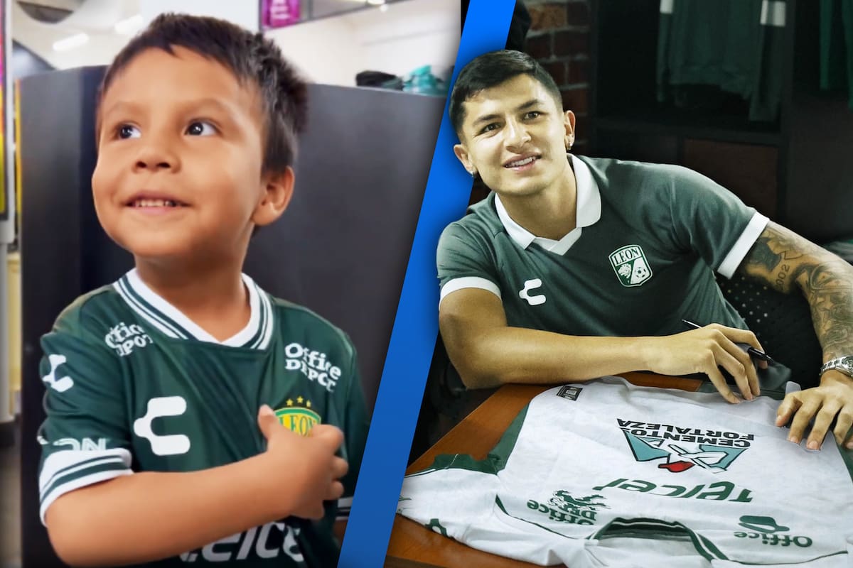 Iván Moreno, jugador de León, le regala el nueva playera a un niño aficionado de La Fiera