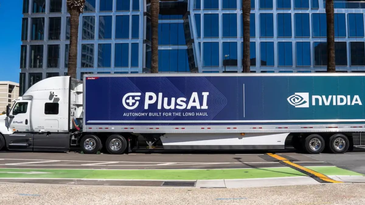Ladrones robaron dos remolques de PlusAI pensando que transportaban tecnología de alto valor por llevar los logotipos de Nvidia, pero terminaron abandonándolos al descubrir que en realidad cargaban más de 18 toneladas de arena usada para simular mercancías durante las pruebas de camiones autónomos