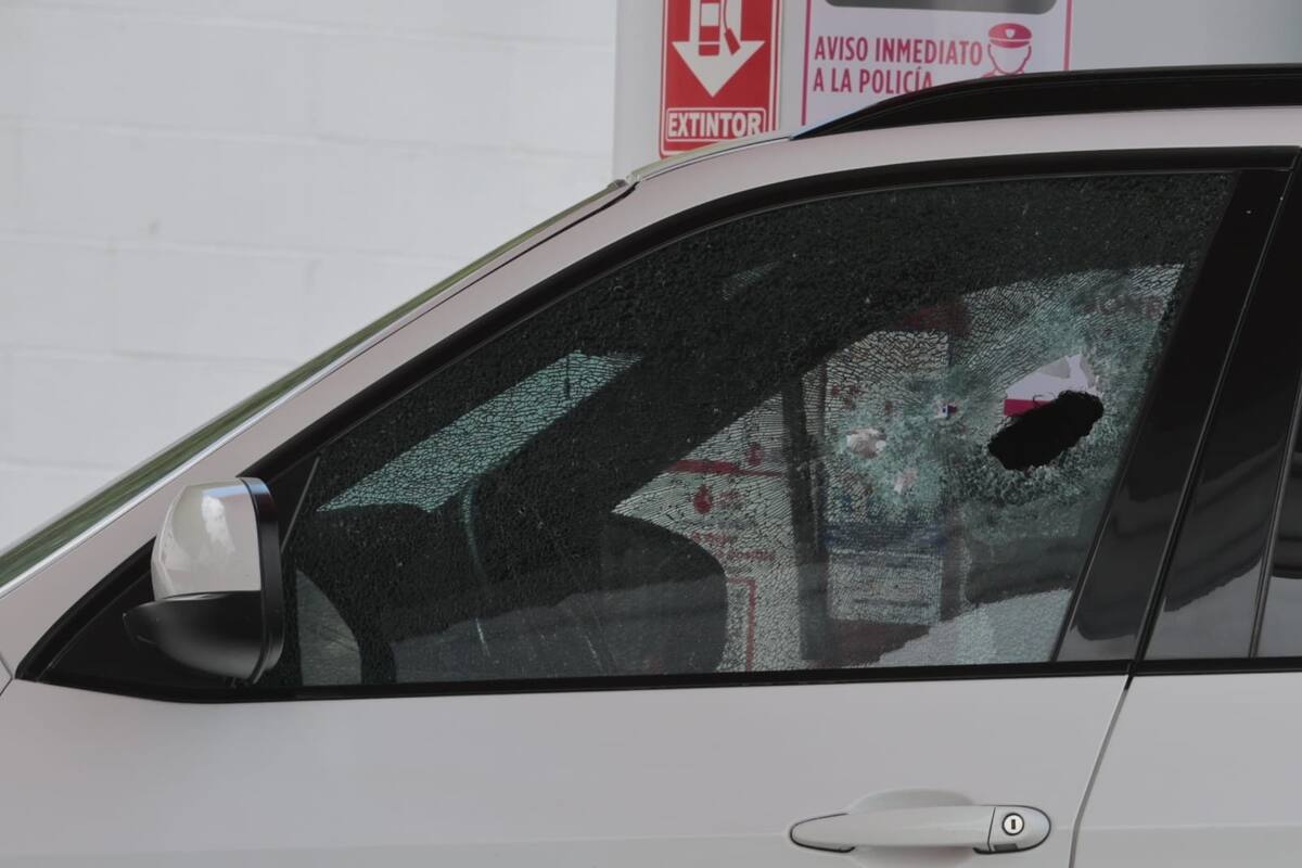 Ejecutan a hombre a tiros en estación de gasolina