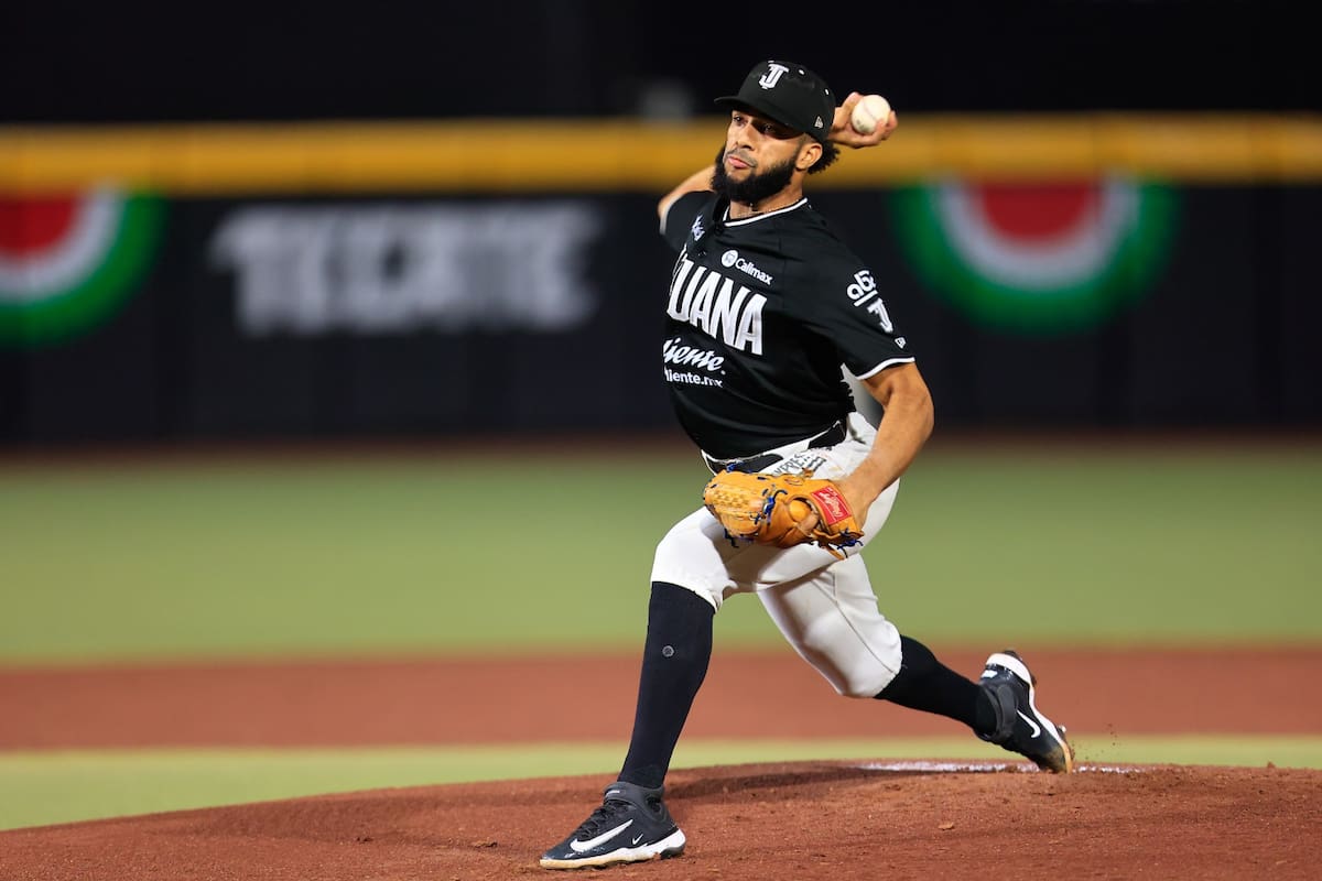 Adonis Medina, pitcher vital en la Serie del Rey para Toros