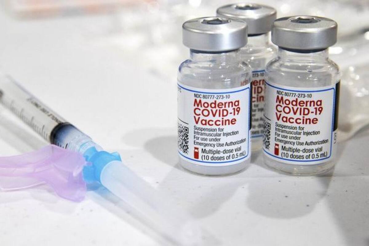 Emiten alerta sanitaria por venta ilegal de vacuna de Moderna contra Covid en redes