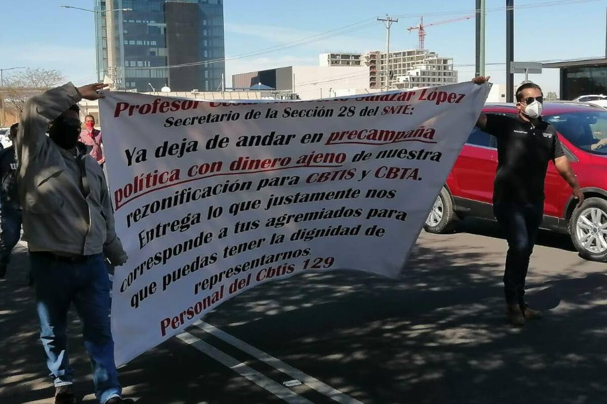 Se manifiestan trabajadores de Cbta y Cbtis en el SNTE; exigen pago de 6 mdp en prestaciones