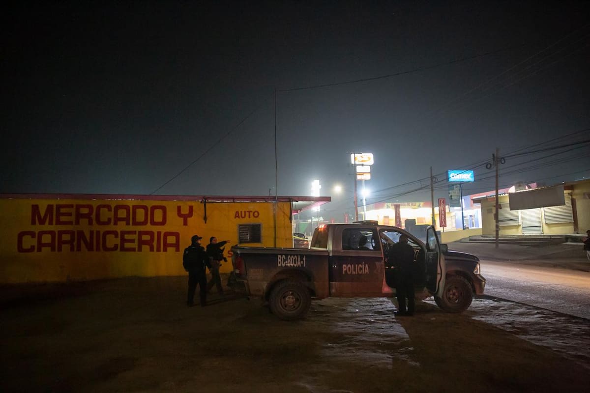 Las víctimas se encontraban jugando maquinitas; los agresores huyeron en una camioneta blanca captada por cámaras del local. Foto: Border Zoom