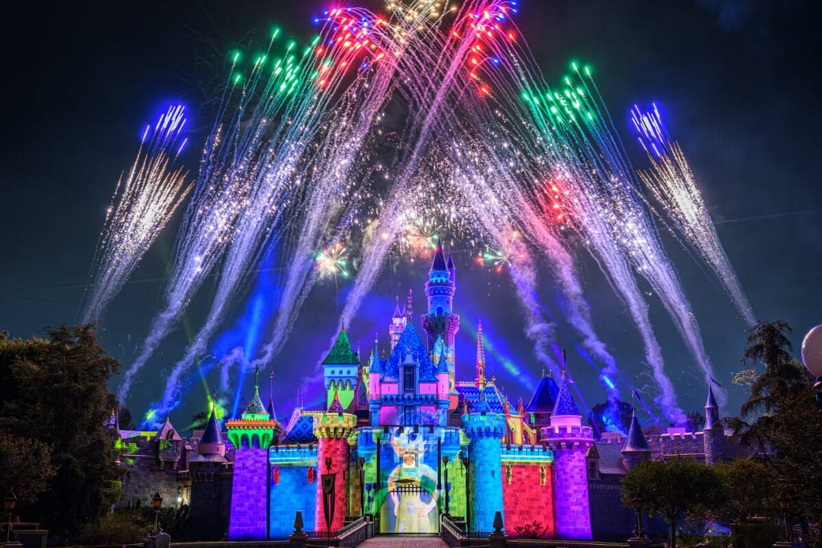 Este espectáculo emotivo, cuenta con personajes memorables de los clásicos de Pixar.