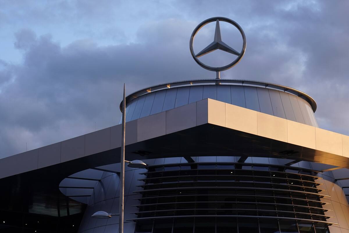 Mercedes Benz suspende la producción en Hungría por falta de semiconductores