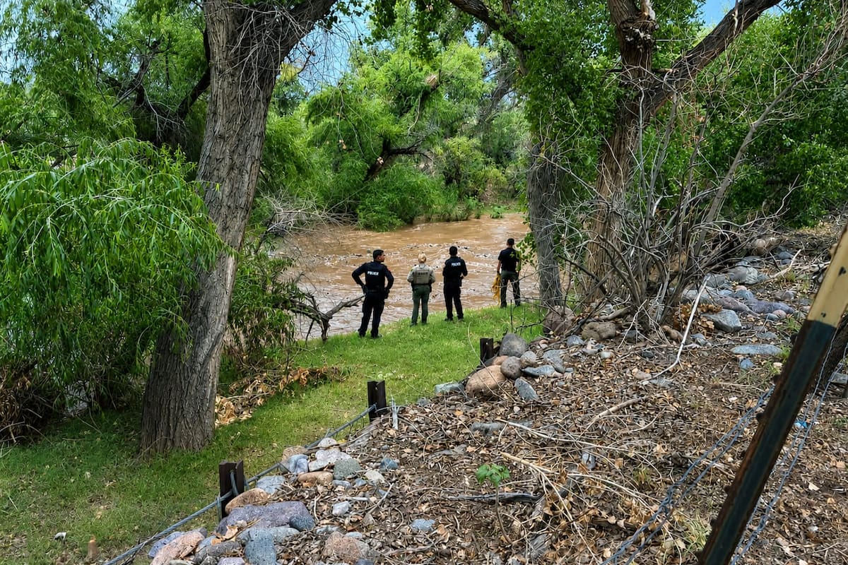 Dos personas siguen desaparecidas tras ser arrastradas por un arroyo en Nogales; las buscan equipos de emergencia de Sonora y Arizona