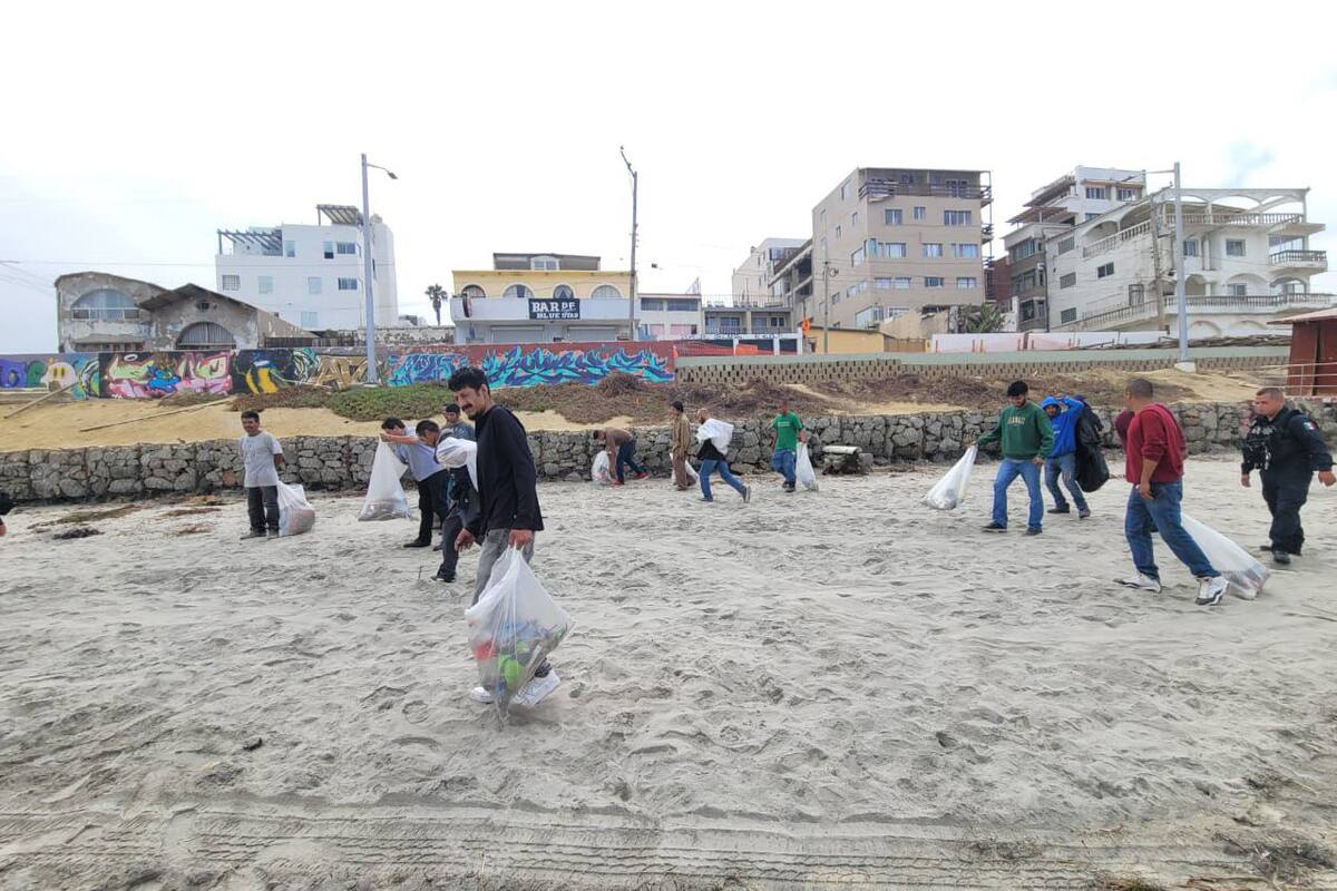 Realizan jornada de limpieza en malecón de Playas