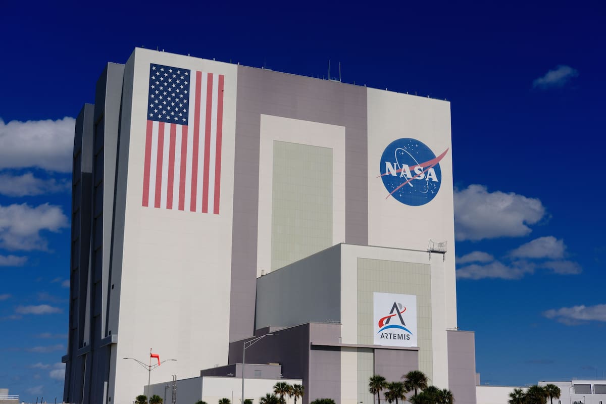 La NASA envió 12.5 millones de semillas de tomate al espacio en 1984 y casi seis años después las hizo regresar a la Tierra para que millones de estudiantes comprobaran si el viaje espacial había cambiado su crecimiento