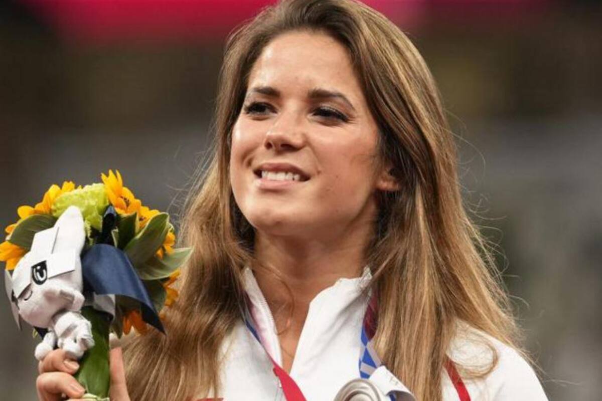Maria Andrejczyk subasta su medalla de plata para salvar vida de niño