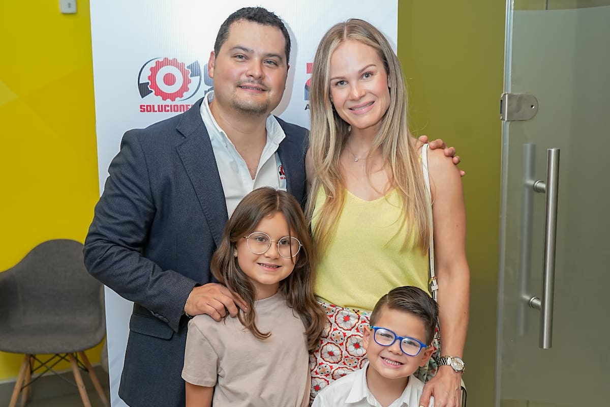 Celebran 20 años en grande