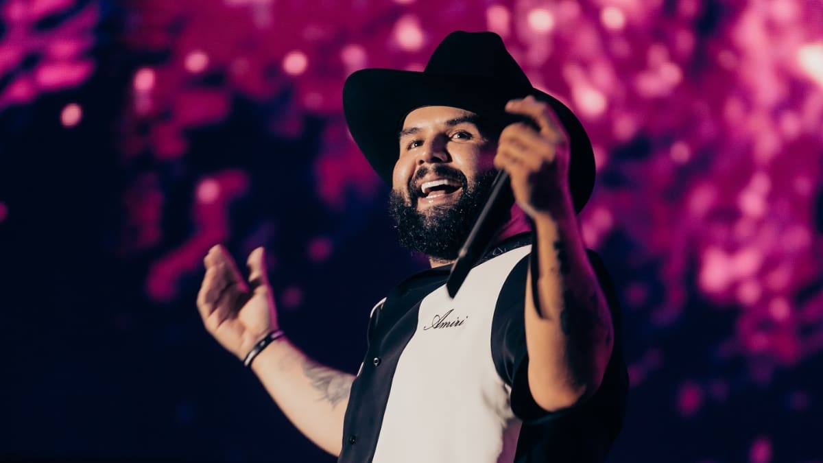 Carín León es el artista originario más escuchado de Sonora, según medio