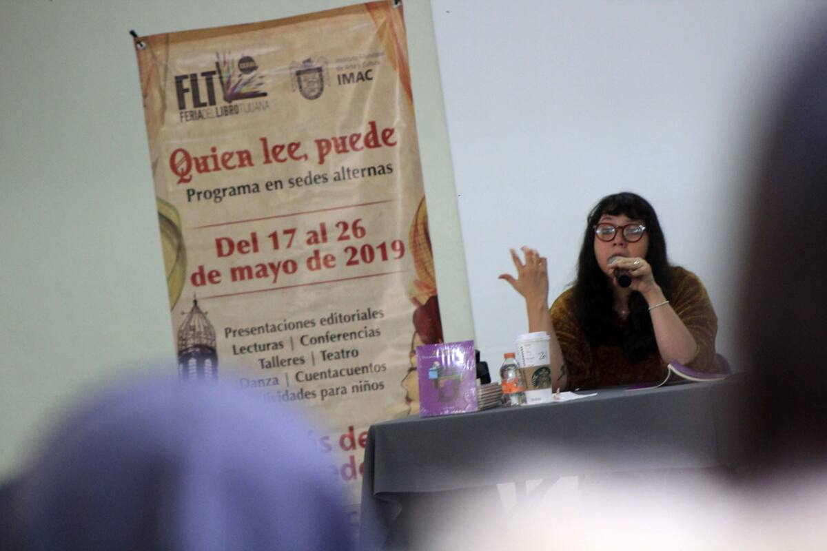 Zel Cabrera motivó a la lectura a alumnos del Cecyte y Cobach
