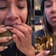 Mujer se vuelve viral por comerse un tamal con todo y hojas