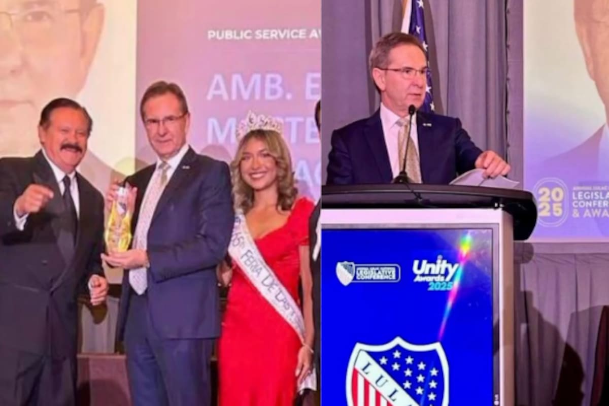 Esteban Moctezuma recibe reconocimiento de LULAC por su labor en favor de migrantes mexicanos