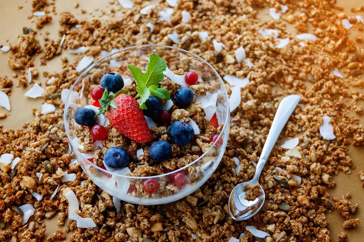 Incorporar cereales integrales en tu dieta diaria puede ayudarte a controlar el peso. FOTO: PEXELS